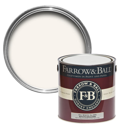 Offene Farbdose von oben von All White, dem reinsten und frischesten Weißton von Farrow & Ball, mit einer geschlossenen 2,5l Dose Estate Emulsion davor.