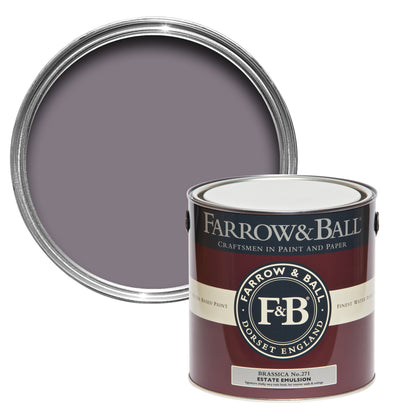 Offene Farbdose von oben von Brassica, einem violett Ton, der an die Blätter des Sprossenbrokkoli angelehnt ist mit einer geschlossenen 2,5l Dose Estate Emulsion davor. 