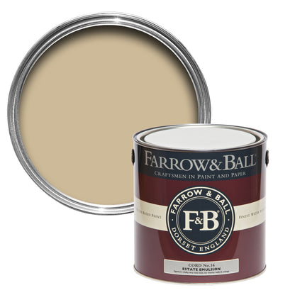 Offene Farbdose von oben von Cord, dem erdigen Gelb, das uns das Stoffgewebe zurückbringt mit einer geschlossenen 2,5l Dose Estate Emulsion davor. 
