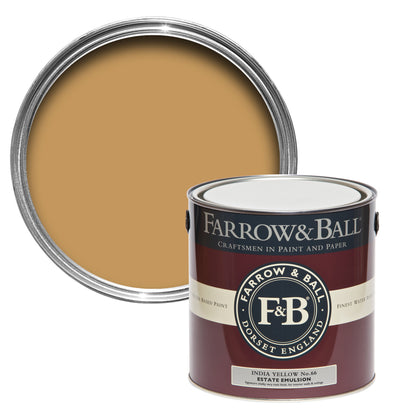 Offene Farbdose von oben von India Yellow, einem klassischen Currygelb mit einer geschlossenen 2,5l Dose Estate Emulsion davor. 
