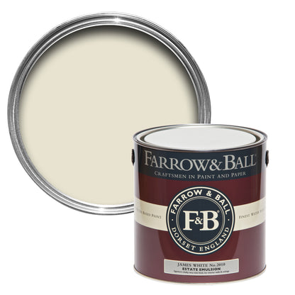 Offene Farbdose von oben von James White, einem Weiß mit einem minimalen Hauch Grün mit einer geschlossenen 2,5l Dose Estate Emulsion davor. 