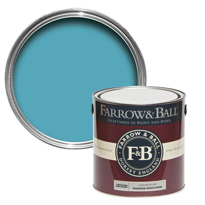 Offene Farbdose von oben von Lobster, dem hellen, leuchtenden Blau, wie die Hummer in Louisiana mit einer geschlossenen 2,5l Dose Modern Emulsion davor.