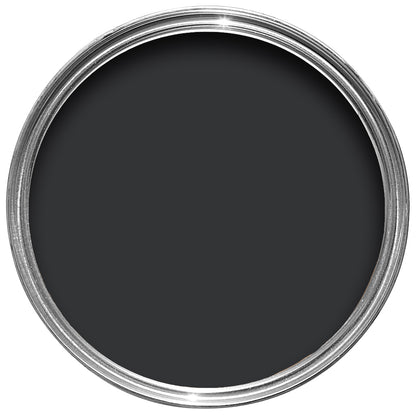 Offene Farbdose von oben von Pitch Black einem schwarz, dunkel wie Teer.
