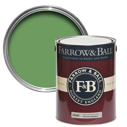 Offene Farbdose von oben von Raw Tomatillo, einem fröhlichen Grün, wie das von rohen Tomaten mit einer geschlossenen 5l Dose davor