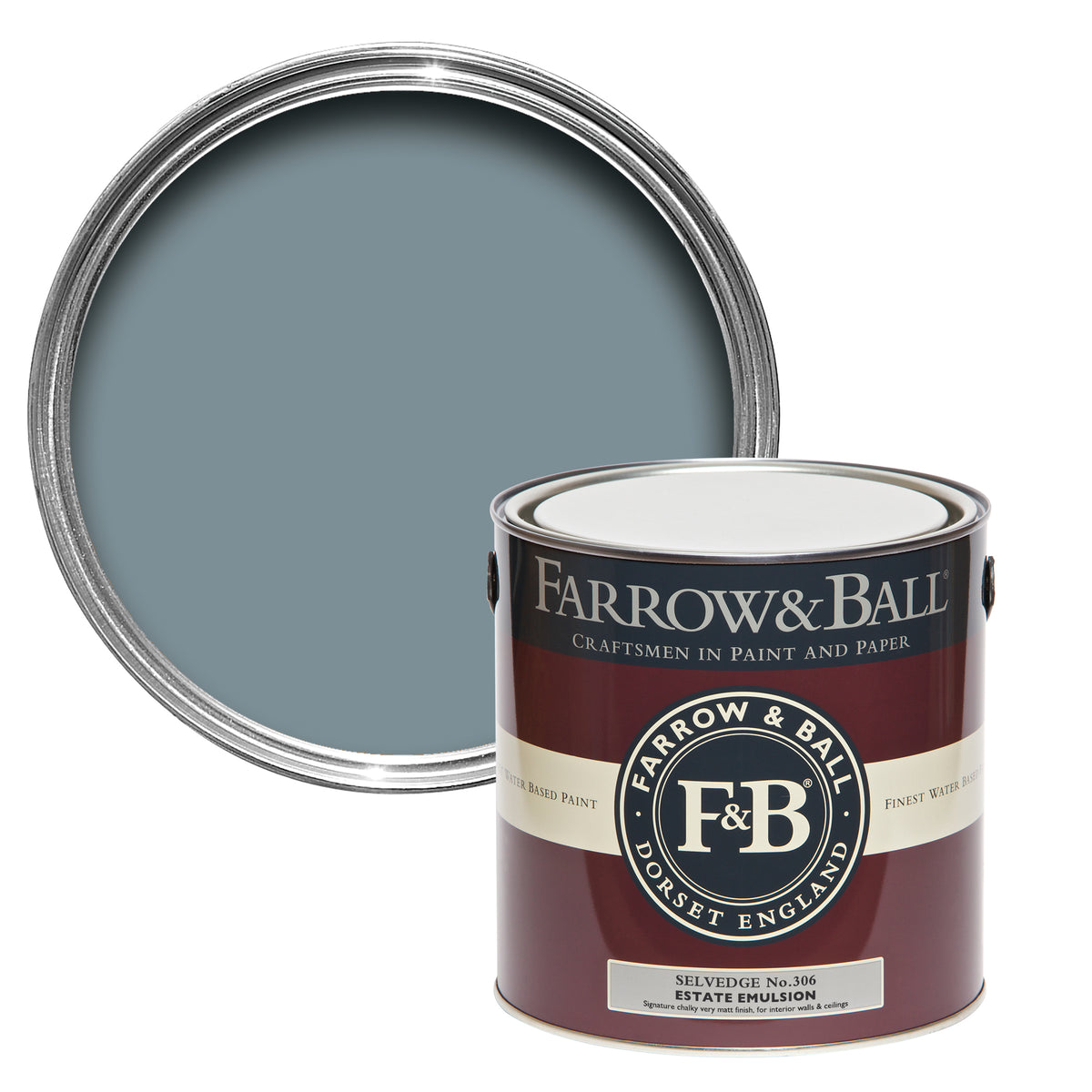 Offene Farbdose von oben von Selvedge, einem atmosphärischen Blau für dunkle Räume mit einer geschlossenen 2,5l Dose Estate Emulsion davor. 
