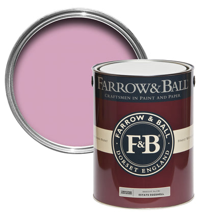 Offene Farbdose von oben von Shalott, einem fröhlichen Rosa, wie man es von den Schalotten aus der Cajun-Küche kennt, mit einer geschlossenen 5l Dose davor.