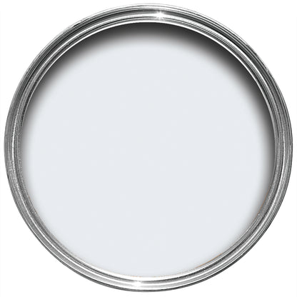 Offene Farbdose von oben von Sizing, einer neutralen Farben mit blauen Untertönen.