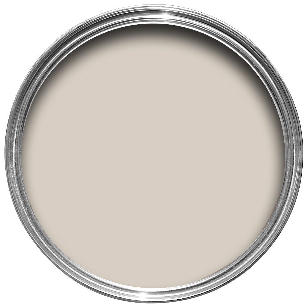 Offene Farbdose von oben von Skimming Stone, einem neutralen Beige, das minimal lila unterlegt ist in den Pigmenten
