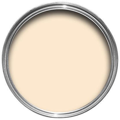 Offene Farbose von oben von Tallow, einem schillernder Creme mit warmen Untertönen.
