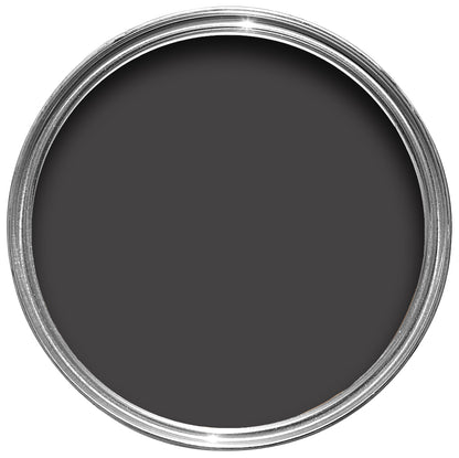 Offene Farbdose von oben von Tanner's Brown, einem dunklen Braun wie Leder.
