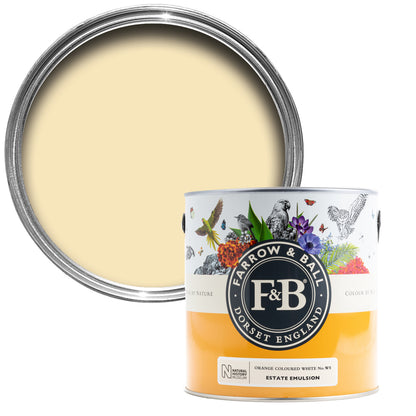 Offene Farbdose von oben von Orange Coloured White, einem weiß mit roten Pigmenten mit einer geschlossenen 2,5l NHM Dose davor. 